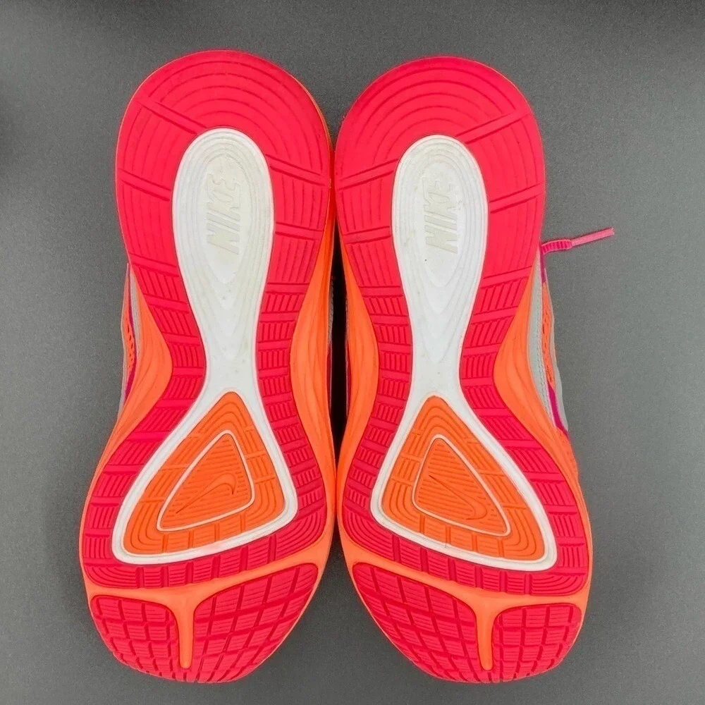 NIKE Dual‎ Fusion 3 running shoe, size 6.5 youth or 8.5 women's.